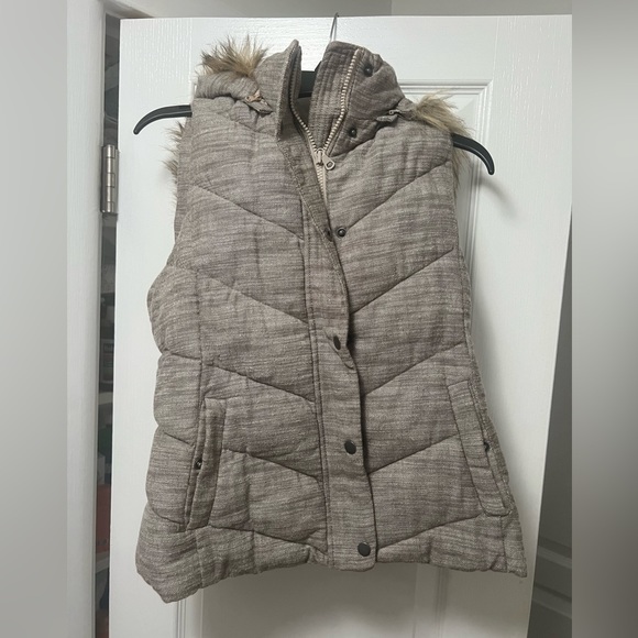 Gap puffy vest - Picture 1 of 5